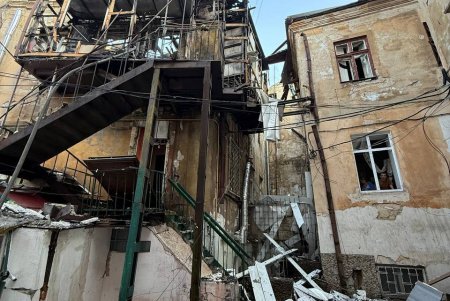 Геннадій Труханов: Ворог завдав удару по житловому кварталу щільної забудови, але ми зробимо все можливе, аби тут тривало життя (фото)