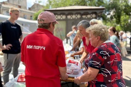 Постраждалі внаслідок атаки можуть звертатися за допомогою до оперативного штабу та Приморської райадміністрації