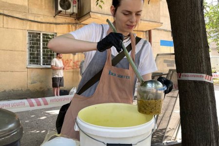 Постраждалі внаслідок атаки можуть звертатися за допомогою до оперативного штабу та Приморської райадміністрації