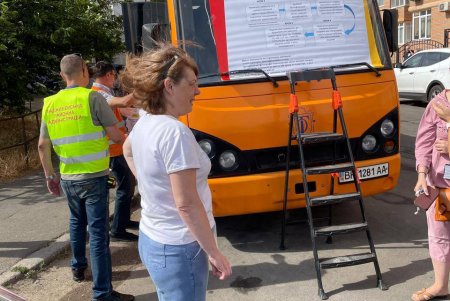На місці ліквідації наслідків ворожої атаки розгорнуто міський оперативний штаб (фото)