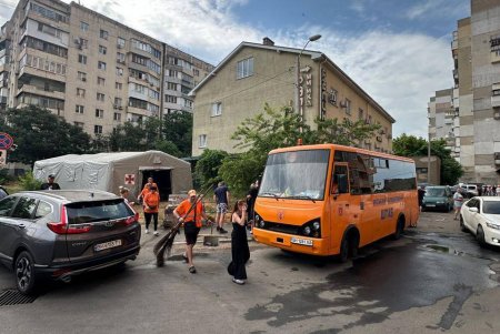 На місці ліквідації наслідків ворожої атаки розгорнуто міський оперативний штаб (фото)