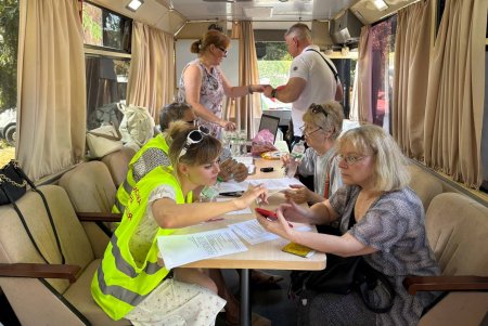 Комунальні служби ліквідовують наслідки ранкової атаки на Одесу (фото)