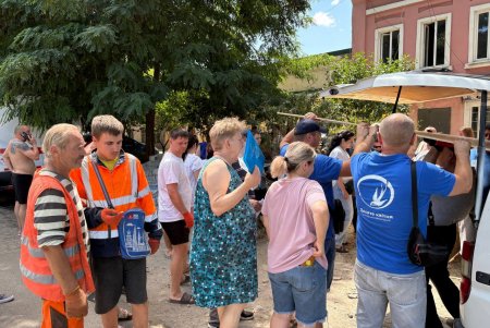 Комунальні служби ліквідовують наслідки ранкової атаки на Одесу (фото)