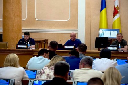 В Одесі демонтують житлові будинки, пошкоджені російськими ударними БпЛА (фото, відео)