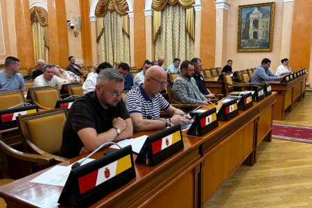 В Одесі демонтують житлові будинки, пошкоджені російськими ударними БпЛА (фото, відео)