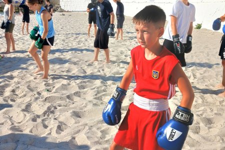 На інклюзивному пляжі Одеси провели відкрите тренування з боксу (фото)