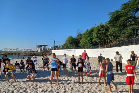 На інклюзивному пляжі Одеси провели відкрите тренування з боксу (фото)