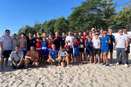 На інклюзивному пляжі Одеси провели відкрите тренування з боксу (фото)