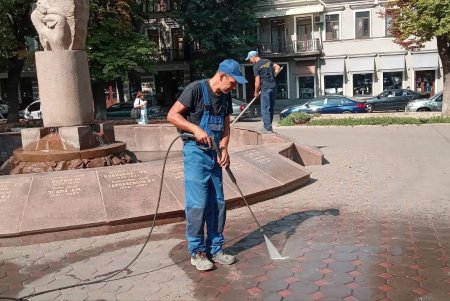 КП «Сервісний центр» проводить роботи з обслуговування підпорядкованих об’єктів (фото)