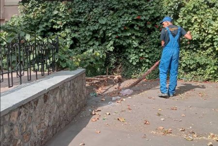 КП «Сервісний центр» проводить роботи з обслуговування підпорядкованих об’єктів (фото)