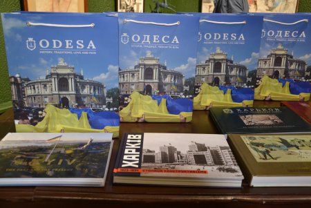 Напередодні Дня міста презентували книгу «ОДЕСА. Історія, традиції, любов та біль» (фото)