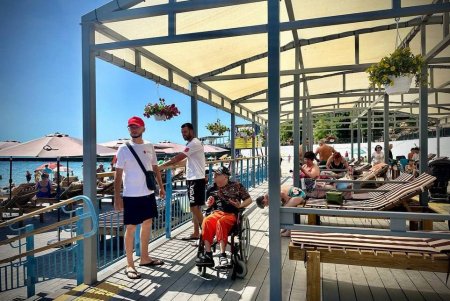 Інклюзивний пляж в Одесі отримав високу оцінку Уповноваженої з питань безбар’єрності (фото)