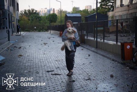 Ворог атакував Одесу ударними безпілотниками. Є постраждалі (фото)