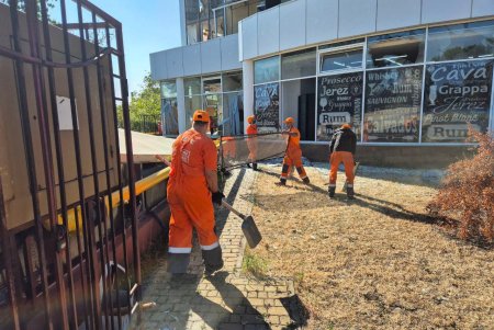 Одеські комунальники оперативно ліквідовують наслідки атаки (фото, відео)