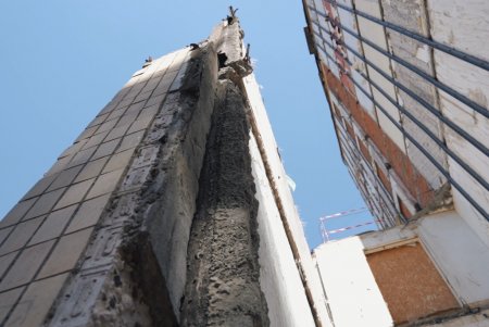 В Одесі стартував капремонт будинку, зруйнованого дроном-камікадзе (фото, відео)