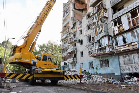 Одеські будівельники відновлюють будинки, пошкоджені ворожими дронами (фото, видео)