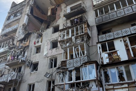 Одеські будівельники відновлюють будинки, пошкоджені ворожими дронами (фото, видео)