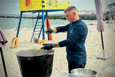 На інклюзивному пляжі Одеси для ветеранів та їхніх сімей провели теплу зустріч (фото)