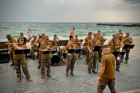 На інклюзивному пляжі Одеси для ветеранів та їхніх сімей провели теплу зустріч (фото)