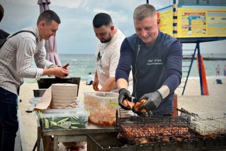 На інклюзивному пляжі Одеси для ветеранів та їхніх сімей провели теплу зустріч (фото)