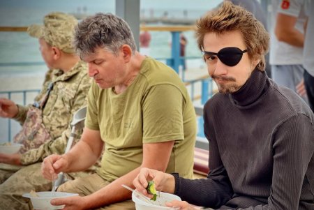 На інклюзивному пляжі Одеси для ветеранів та їхніх сімей провели теплу зустріч (фото)