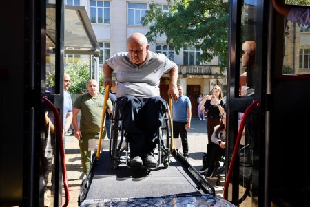 В Одесі запускають серійне переобладнання підйомниками трамваїв «Татра» (фото, відео)