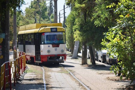 В Одесі запускають серійне переобладнання підйомниками трамваїв «Татра» (фото, відео)