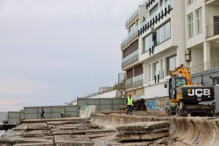 В Одесі продовжується реконструкція колектора в Аркадії (фото, відео)
