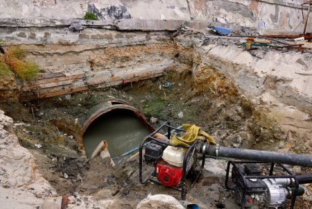 В Одесі продовжується реконструкція колектора в Аркадії (фото, відео)