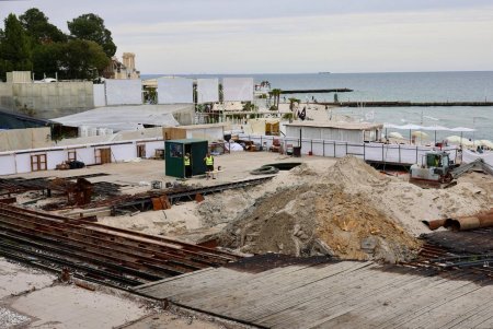 В Одесі продовжується реконструкція колектора в Аркадії (фото, відео)