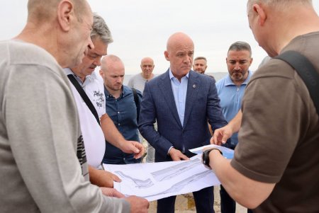 В Одесі продовжується реконструкція колектора в Аркадії (фото, відео)