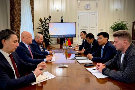 Мер Одеси провів зустріч з Надзвичайним і Повноважним Послом Китаю (фото)