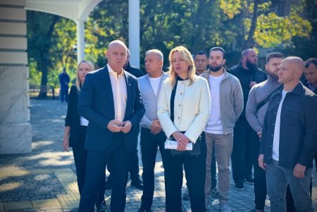 Сучасний бювет з артезіанською свердловиною відкрили в Одесі (фото, відео)