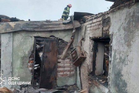 Масштабні пожежі спалахнули на Одещині через російську атаку безпілотниками: попередньо, постраждали 5 осіб