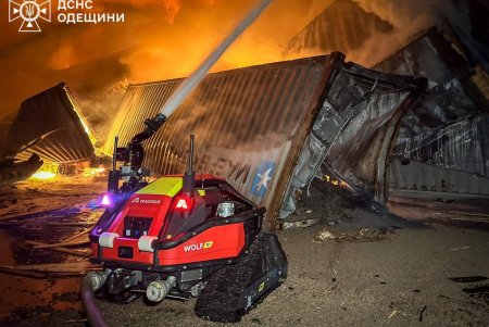 Масштабні пожежі спалахнули на Одещині через російську атаку безпілотниками: попередньо, постраждали 5 осіб