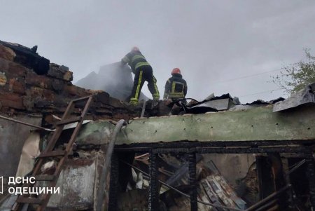 Масштабні пожежі спалахнули на Одещині через російську атаку безпілотниками: попередньо, постраждали 5 осіб