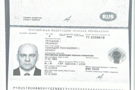 Мер Одеси категорично заперечує наявність у нього паспорта країни агресора (фото)