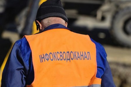 Тривають роботи з ліквідації аварії на водогоні в Одесі (фото)