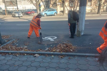 В Одесі стартував перший масштабний суботник у межах місячника чистоти (фото)