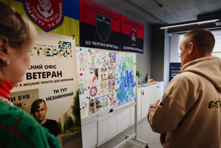 Начальник Одеської військової адміністрації ознайомився з роботою офісу «Хаб Ветеран» (фото)
