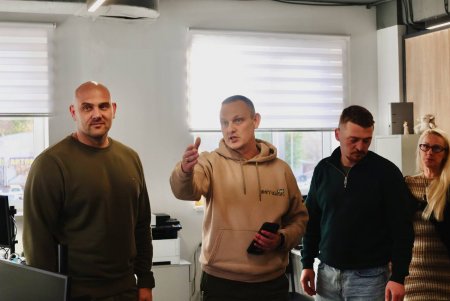 Начальник Одеської військової адміністрації ознайомився з роботою офісу «Хаб Ветеран» (фото)
