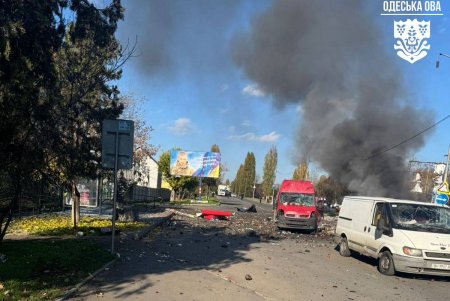 Сьогодні зранку ворог цинічно атакував ударними дронами місцевий ринок у Чорноморську. 