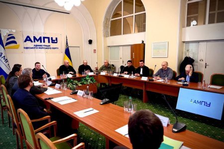 В Одесі провели зустріч зі стівідорними компаніями і керівництвом порту (фото) В Одесі провели зустріч зі стівідорними компаніями і керівництвом порту (фото)
