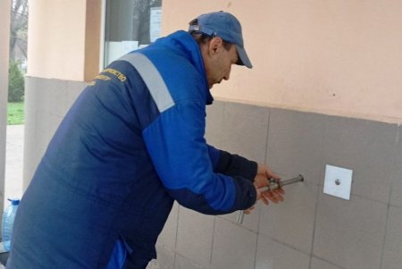 КП «Сервісний центр» щодня готує бювети до видачі води населенню (фото)
