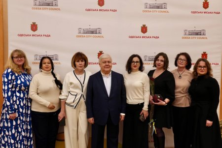 В Одесі привітали працівників місцевого самоврядування та вручили почесні нагороди (фото)