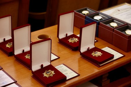 В Одесі привітали працівників місцевого самоврядування та вручили почесні нагороди (фото)