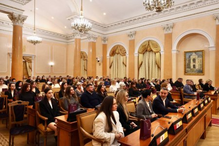 В Одесі привітали працівників місцевого самоврядування та вручили почесні нагороди (фото)