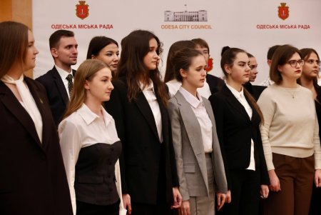 В Одесі привітали працівників місцевого самоврядування та вручили почесні нагороди (фото)