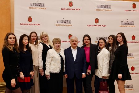 В Одесі привітали працівників місцевого самоврядування та вручили почесні нагороди (фото)