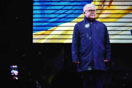 Головна ялинка засяяла в центрі Одеси (фото)